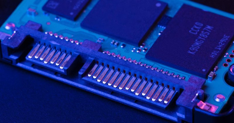 SSD або NVMe для VPS: у чому різниця і що вибрати